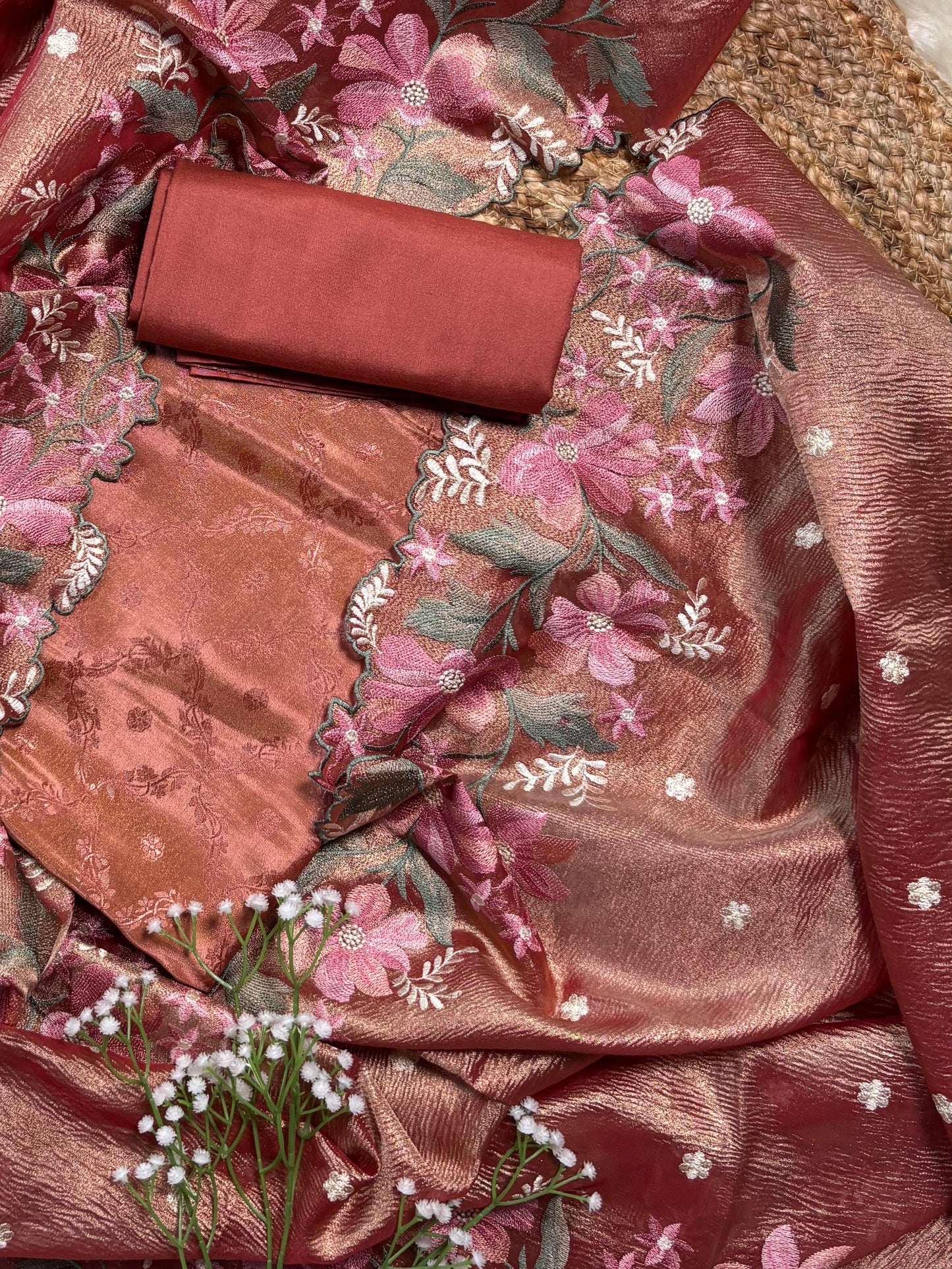 Soft Pink Suit Set – For a Graceful Look