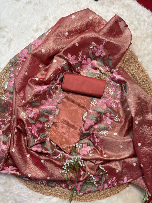 Soft Pink Suit Set – For a Graceful Look