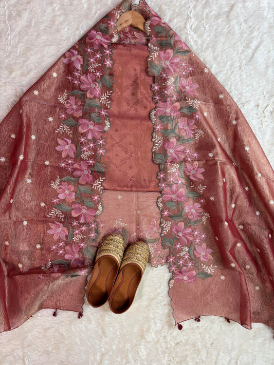 Soft Pink Suit Set – For a Graceful Look