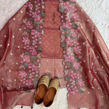 Soft Pink Suit Set – For a Graceful Look