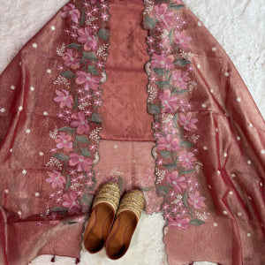 Soft Pink Suit Set – For a Graceful Look